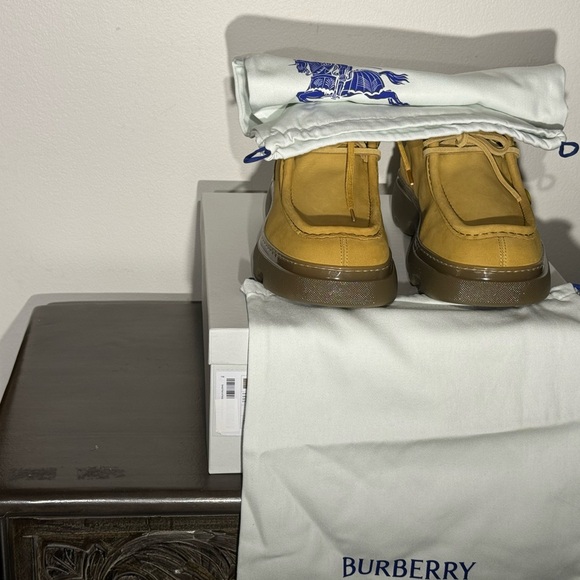 Burberry men’s boots NWT. - Picture 5 of 9